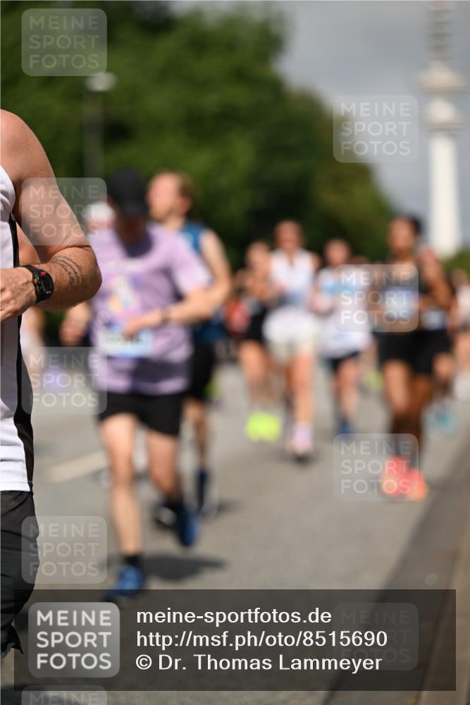 29.06.2025 - hella hamburg halbmarathon Dr. Thomas Lammeyer http://msf.ph/oto/8515690 29.06.2025 10:03:01 Kennedybrücke 1190, 1366, 1485, 1506, 1715, 1719, 1946, 1951, 1972, 2741, 2840, 2907, 2911, 3037, 3091, 3097, 3715, 4467, 4839, 5084, 5391, 5492, 5866, 6390, 6399, 6416, 6585, 6629, 7082, 7129, 7130, 7232, 7395, 7716, 7864, 8068, 8154, 8322, 8639, 8721, 8772, 8798, 9655, 9727, 9884, 10266, 10488, 11041, 11068, 11212 meine-sportfotos.de