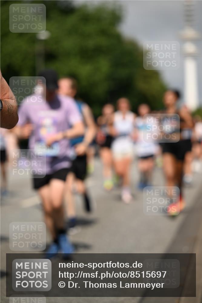 29.06.2025 - hella hamburg halbmarathon Dr. Thomas Lammeyer http://msf.ph/oto/8515697 29.06.2025 10:03:02 Kennedybrücke 1190, 1366, 1485, 1506, 1715, 1719, 1946, 1951, 1972, 2741, 2840, 2907, 2911, 3037, 3097, 3715, 4467, 4839, 5391, 5492, 5866, 6390, 6399, 6416, 6585, 7082, 7129, 7130, 7232, 7395, 7864, 8068, 8154, 8322, 8639, 8721, 8772, 8798, 9655, 9727, 9884, 9922, 10266, 10488, 11041, 11068 meine-sportfotos.de