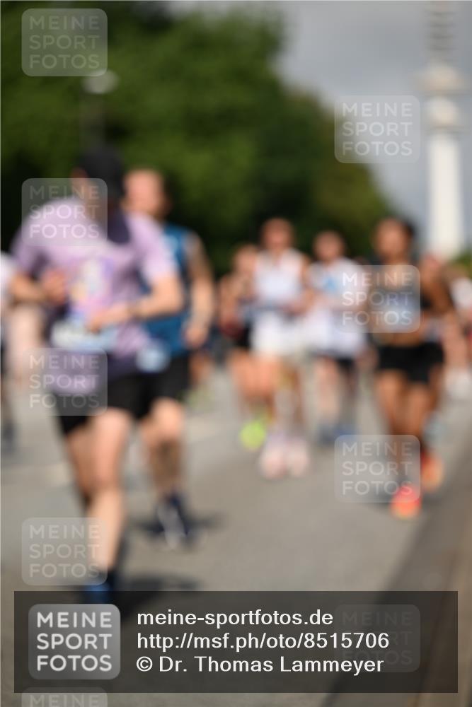 29.06.2025 - hella hamburg halbmarathon Dr. Thomas Lammeyer http://msf.ph/oto/8515706 29.06.2025 10:03:02 Kennedybrücke 1190, 1366, 1485, 1506, 1715, 1719, 1946, 1951, 1972, 2741, 2840, 2907, 2911, 3037, 3097, 3715, 4467, 4839, 5391, 5492, 5866, 6390, 6399, 6416, 6585, 7082, 7129, 7130, 7232, 7395, 7864, 8068, 8154, 8322, 8639, 8721, 8772, 8798, 9655, 9727, 9884, 9922, 10266, 10488, 11041, 11068 meine-sportfotos.de