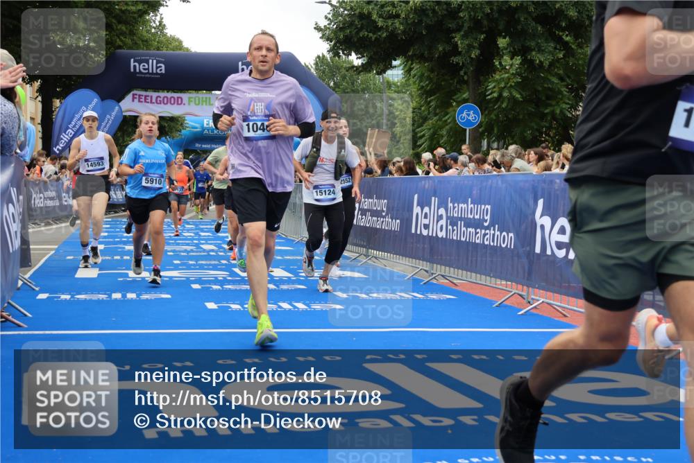 29.06.2025 - hella hamburg halbmarathon Strokosch-Dieckow http://msf.ph/oto/8515708 29.06.2025 11:19:03 Ziel 1046, 1137, 1234, 4637, 5910, 7019, 9688, 10414, 11352, 12548, 12552, 13448, 13933, 14593, 14819, 14824, 15014, 15124, 15182, 15393, 16161, 16445, 16809, 17270, 17838, 18336, 18697 meine-sportfotos.de