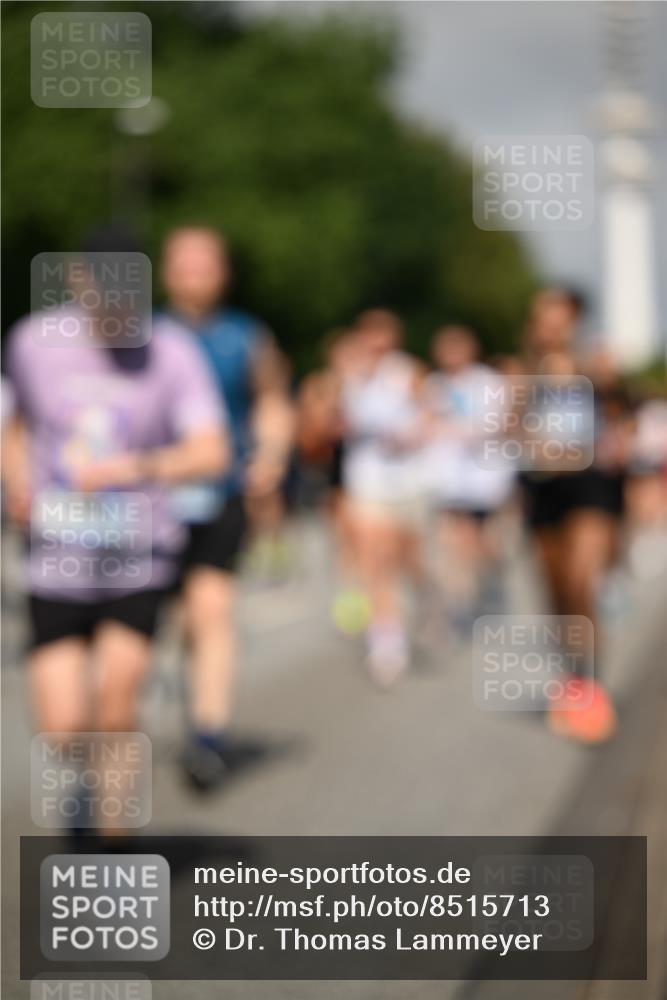 29.06.2025 - hella hamburg halbmarathon Dr. Thomas Lammeyer http://msf.ph/oto/8515713 29.06.2025 10:03:02 Kennedybrücke 1190, 1366, 1485, 1506, 1715, 1719, 1946, 1951, 1972, 2741, 2840, 2907, 2911, 3037, 3097, 3715, 4467, 4839, 5391, 5492, 5866, 6390, 6399, 6416, 6585, 7082, 7129, 7130, 7232, 7395, 7864, 8068, 8154, 8322, 8639, 8721, 8772, 8798, 9655, 9727, 9884, 9922, 10266, 10488, 11041, 11068 meine-sportfotos.de