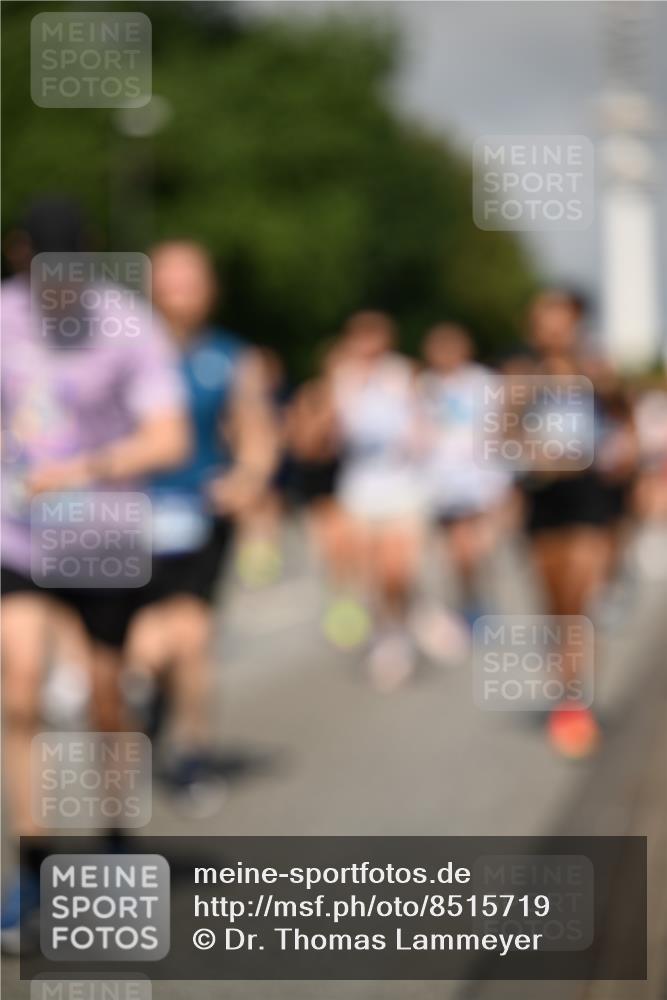 29.06.2025 - hella hamburg halbmarathon Dr. Thomas Lammeyer http://msf.ph/oto/8515719 29.06.2025 10:03:02 Kennedybrücke 1190, 1366, 1485, 1506, 1715, 1719, 1946, 1951, 1972, 2741, 2840, 2907, 2911, 3037, 3097, 3715, 4467, 4839, 5391, 5492, 5866, 6390, 6399, 6416, 6585, 7082, 7129, 7130, 7232, 7395, 7864, 8068, 8154, 8322, 8639, 8721, 8772, 8798, 9655, 9727, 9884, 9922, 10266, 10488, 11041, 11068 meine-sportfotos.de