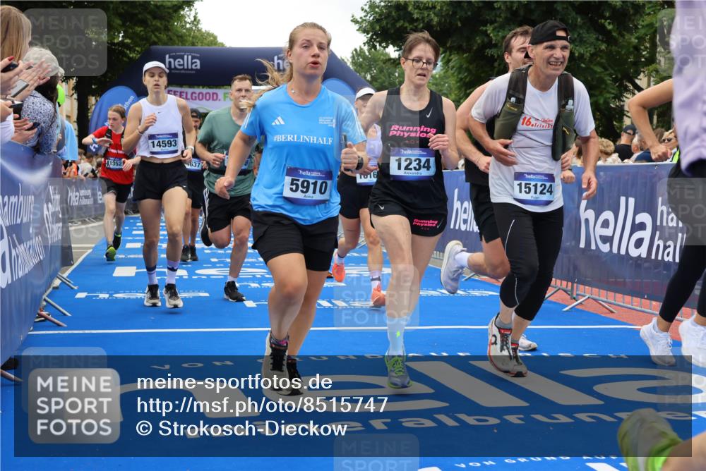 29.06.2025 - hella hamburg halbmarathon Strokosch-Dieckow http://msf.ph/oto/8515747 29.06.2025 11:19:04 Ziel 1046, 1137, 1234, 4637, 5910, 7019, 7553, 9688, 10414, 11352, 12548, 12552, 13448, 13933, 14593, 14824, 15014, 15124, 15182, 15393, 16161, 16445, 16809, 17270, 17838, 18336, 18697 meine-sportfotos.de