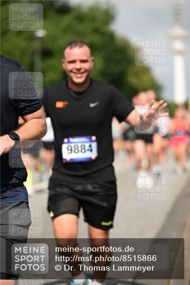 29.06.2025 - hella hamburg halbmarathon Dr. Thomas Lammeyer http://msf.ph/oto/8515866 29.06.2025 10:03:07 Kennedybrücke 1190, 1366, 1485, 1506, 1715, 1719, 1972, 2630, 2741, 2907, 2911, 3037, 3715, 4467, 4839, 5391, 5457, 5458, 5465, 5492, 5866, 6390, 6399, 6416, 6585, 7129, 7130, 7395, 7833, 7864, 8154, 8322, 8509, 8721, 8772, 8798, 9142, 9655, 9884, 9922, 10266, 10488, 11041, 11068 meine-sportfotos.de