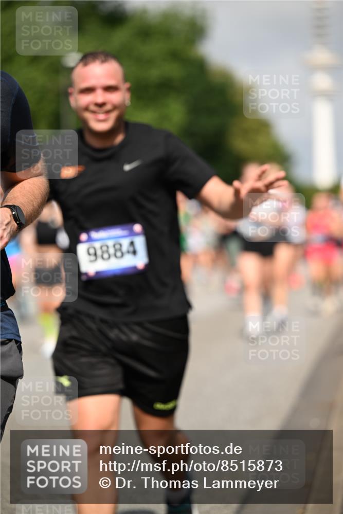 29.06.2025 - hella hamburg halbmarathon Dr. Thomas Lammeyer http://msf.ph/oto/8515873 29.06.2025 10:03:07 Kennedybrücke 1190, 1366, 1485, 1506, 1715, 1719, 1972, 2630, 2741, 2907, 2911, 3037, 3715, 4467, 4839, 5391, 5457, 5458, 5465, 5492, 5866, 6390, 6399, 6416, 6585, 7129, 7130, 7395, 7833, 7864, 8154, 8322, 8509, 8721, 8772, 8798, 9142, 9655, 9884, 9922, 10266, 10488, 11041, 11068 meine-sportfotos.de