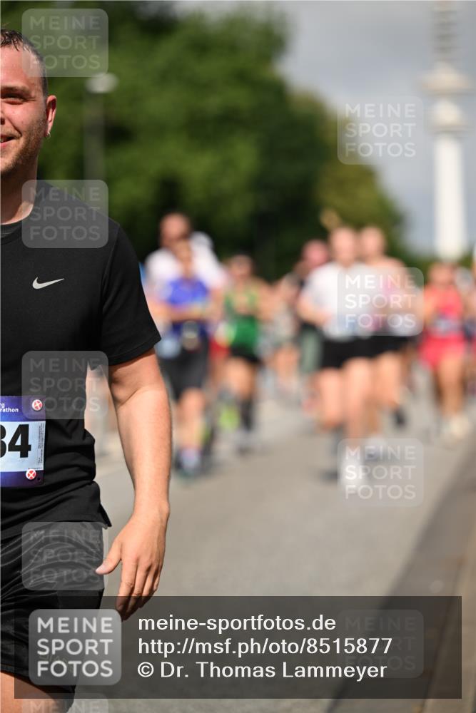29.06.2025 - hella hamburg halbmarathon Dr. Thomas Lammeyer http://msf.ph/oto/8515877 29.06.2025 10:03:07 Kennedybrücke 1190, 1366, 1485, 1506, 1715, 1719, 1972, 2630, 2741, 2907, 2911, 3037, 3715, 4467, 4839, 5391, 5457, 5458, 5465, 5492, 5866, 6390, 6399, 6416, 6585, 7129, 7130, 7395, 7833, 7864, 8154, 8322, 8509, 8721, 8772, 8798, 9142, 9655, 9884, 9922, 10266, 10488, 11041, 11068 meine-sportfotos.de