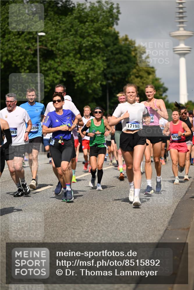 29.06.2025 - hella hamburg halbmarathon Dr. Thomas Lammeyer http://msf.ph/oto/8515892 29.06.2025 10:03:08 Kennedybrücke 1190, 1366, 1485, 1506, 1715, 1719, 1972, 2630, 2741, 2907, 2911, 3037, 3715, 4467, 4839, 5391, 5457, 5458, 5465, 5492, 5866, 6390, 6399, 6416, 6585, 7129, 7130, 7395, 7833, 7864, 8154, 8322, 8509, 8721, 8772, 8798, 9142, 9655, 9884, 9922, 10266, 10488, 11041, 11068 meine-sportfotos.de