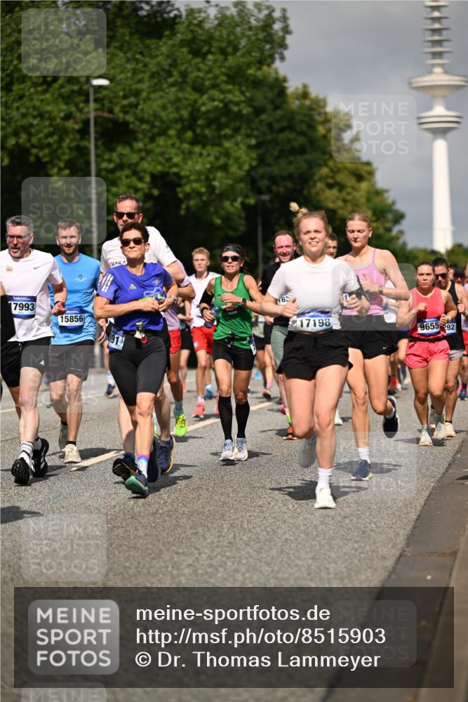 29.06.2025 - hella hamburg halbmarathon Dr. Thomas Lammeyer http://msf.ph/oto/8515903 29.06.2025 10:03:08 Kennedybrücke 1190, 1366, 1485, 1506, 1715, 1719, 1972, 2630, 2741, 2907, 2911, 3037, 3715, 4467, 4839, 5391, 5457, 5458, 5465, 5492, 5866, 6390, 6399, 6416, 6585, 7129, 7130, 7395, 7833, 7864, 8154, 8322, 8509, 8721, 8772, 8798, 9142, 9655, 9884, 9922, 10266, 10488, 11041, 11068 meine-sportfotos.de