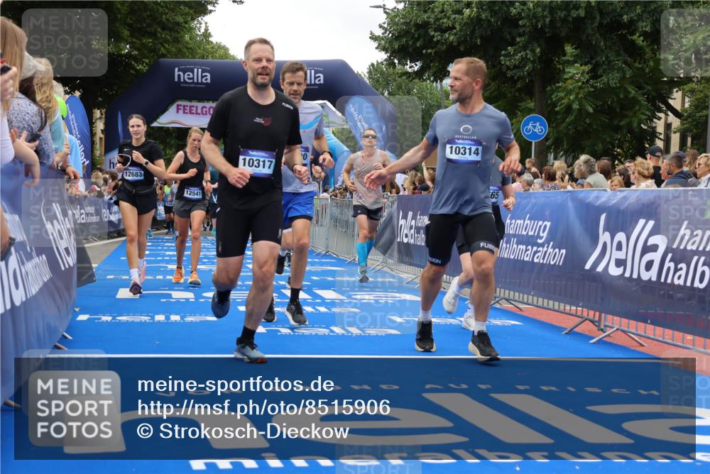 29.06.2025 - hella hamburg halbmarathon Strokosch-Dieckow http://msf.ph/oto/8515906 29.06.2025 11:19:16 Ziel 1958, 2353, 3202, 4738, 7097, 7553, 8281, 8665, 10314, 10317, 10320, 10585, 10602, 10620, 12541, 12683, 12741, 13002, 13448, 13588, 14236, 14353, 14646, 16168, 16445, 17049, 18039, 18305, 19010 meine-sportfotos.de