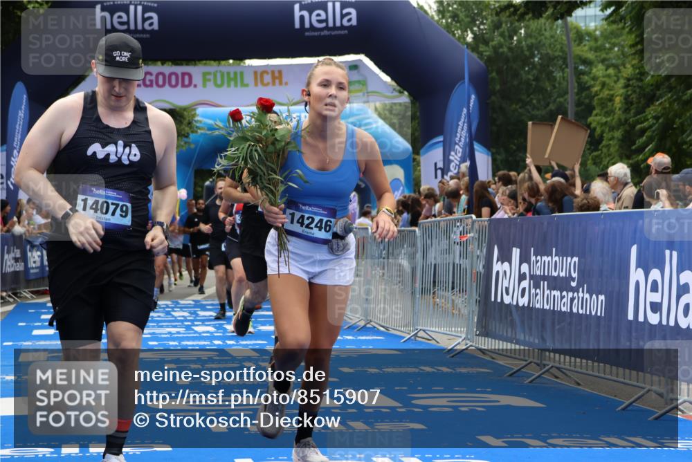 29.06.2025 - hella hamburg halbmarathon Strokosch-Dieckow http://msf.ph/oto/8515907 29.06.2025 11:21:39 Ziel 1598, 2918, 3172, 5023, 6194, 6214, 7649, 8079, 9647, 10659, 12239, 13093, 14023, 14079, 14246, 14294, 14950, 17367, 18234, 18279 meine-sportfotos.de