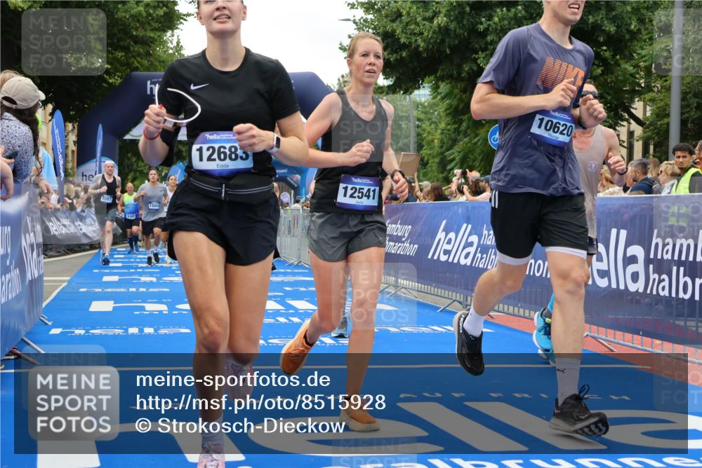 29.06.2025 - hella hamburg halbmarathon Strokosch-Dieckow http://msf.ph/oto/8515928 29.06.2025 11:19:18 Ziel 1958, 2353, 3202, 4738, 7097, 7553, 8281, 8665, 9676, 10125, 10314, 10317, 10320, 10585, 10602, 10620, 12541, 12683, 12741, 13002, 13588, 14223, 14236, 14353, 14425, 14646, 14809, 16168, 17049, 17162, 18039, 18305, 19010 meine-sportfotos.de