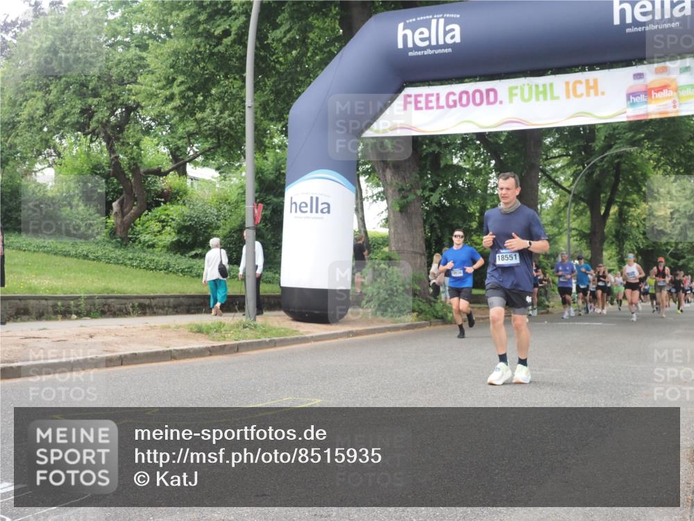 29.06.2025 - hella hamburg halbmarathon KatJ http://msf.ph/oto/8515935 29.06.2025 10:47:09 Zwischen KM18-KM19 2167, 5272, 8749 meine-sportfotos.de