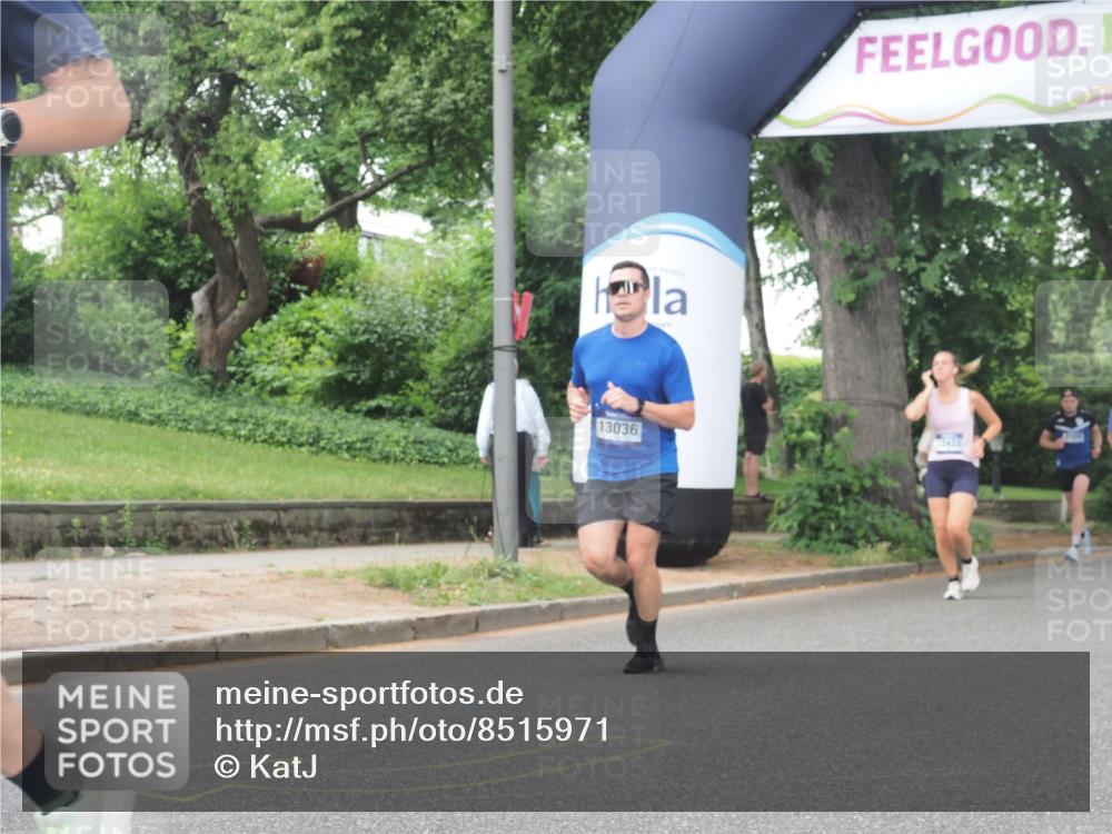 29.06.2025 - hella hamburg halbmarathon KatJ http://msf.ph/oto/8515971 29.06.2025 10:47:11 Zwischen KM18-KM19 5272, 8749 meine-sportfotos.de