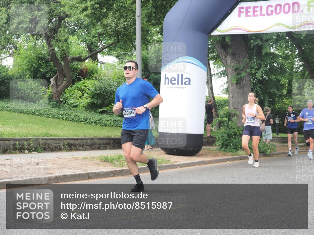 29.06.2025 - hella hamburg halbmarathon KatJ http://msf.ph/oto/8515987 29.06.2025 10:47:12 Zwischen KM18-KM19 5272, 8749 meine-sportfotos.de