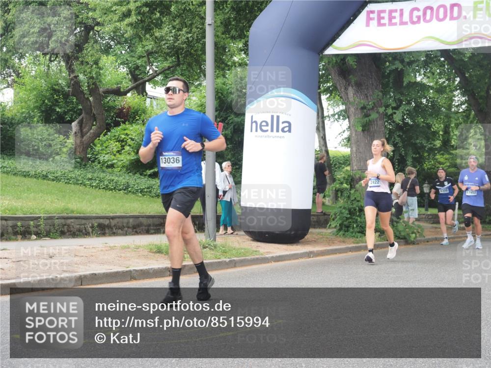 29.06.2025 - hella hamburg halbmarathon KatJ http://msf.ph/oto/8515994 29.06.2025 10:47:12 Zwischen KM18-KM19 5272, 8749 meine-sportfotos.de