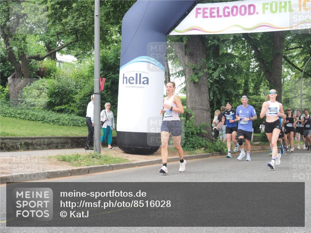 29.06.2025 - hella hamburg halbmarathon KatJ http://msf.ph/oto/8516028 29.06.2025 10:47:13 Zwischen KM18-KM19 5272, 8749 meine-sportfotos.de