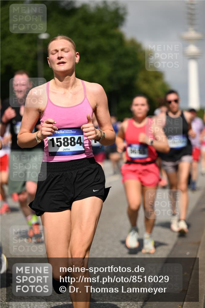 29.06.2025 - hella hamburg halbmarathon Dr. Thomas Lammeyer http://msf.ph/oto/8516029 29.06.2025 10:03:11 Kennedybrücke 1366, 1506, 1715, 1719, 1972, 2630, 2741, 2911, 4120, 4467, 4839, 5391, 5457, 5458, 5465, 5492, 5866, 6390, 6399, 6416, 6585, 7129, 7130, 7395, 7833, 7864, 8154, 8509, 8542, 8652, 8772, 8798, 9142, 9655, 9884, 9903, 9922, 10266, 10488, 10519, 11041, 11068 meine-sportfotos.de