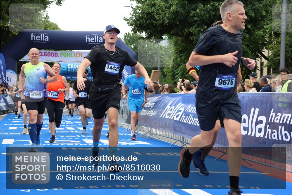 29.06.2025 - hella hamburg halbmarathon Strokosch-Dieckow http://msf.ph/oto/8516030 29.06.2025 11:19:25 Ziel 1958, 2353, 2812, 3202, 4738, 7069, 7097, 7739, 9169, 9676, 10124, 10125, 10129, 10585, 10620, 12541, 12683, 12703, 13002, 13365, 14223, 14425, 14646, 14809, 15283, 15637, 17162, 17422, 17454, 18039, 18305, 18777, 19010 meine-sportfotos.de