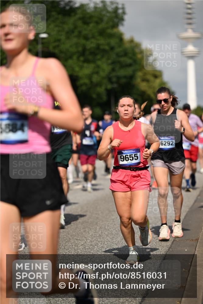 29.06.2025 - hella hamburg halbmarathon Dr. Thomas Lammeyer http://msf.ph/oto/8516031 29.06.2025 10:03:11 Kennedybrücke 1366, 1506, 1715, 1719, 1972, 2630, 2741, 2911, 4120, 4467, 4839, 5391, 5457, 5458, 5465, 5492, 5866, 6390, 6399, 6416, 6585, 7129, 7130, 7395, 7833, 7864, 8154, 8509, 8542, 8652, 8772, 8798, 9142, 9655, 9884, 9903, 9922, 10266, 10488, 10519, 11041, 11068 meine-sportfotos.de