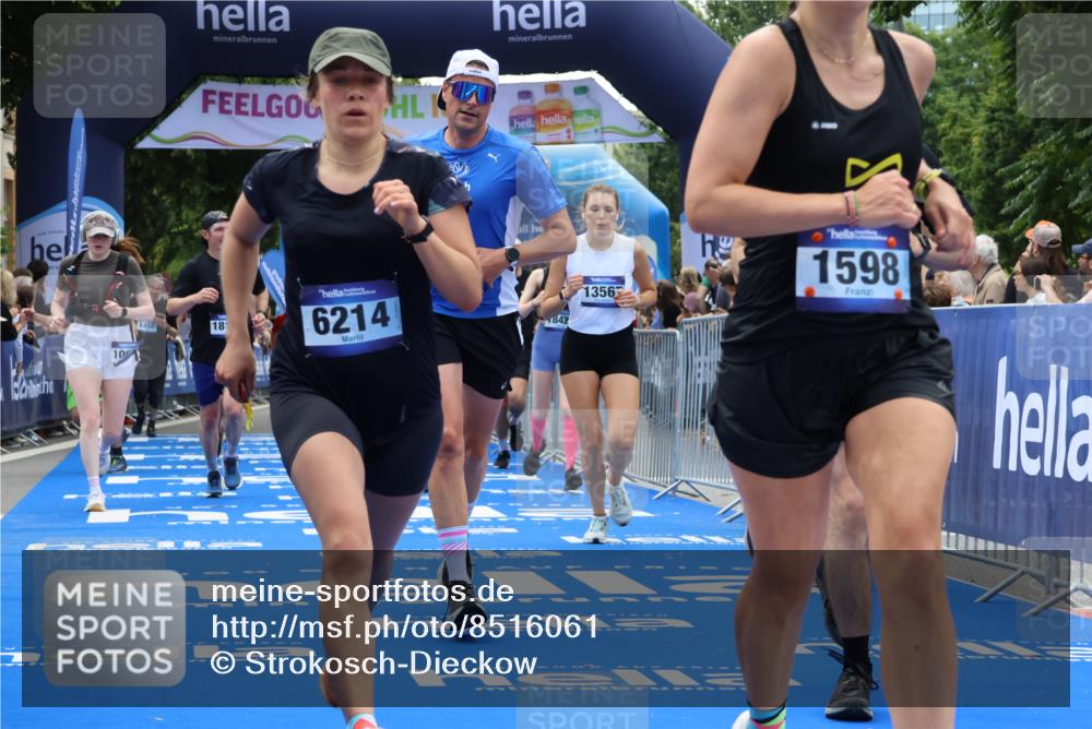 29.06.2025 - hella hamburg halbmarathon Strokosch-Dieckow http://msf.ph/oto/8516061 29.06.2025 11:21:45 Ziel 1598, 1708, 2063, 2436, 2918, 3172, 3946, 6194, 6214, 7649, 10659, 10874, 13093, 13567, 14079, 14246, 17367, 18114, 18234, 18279, 18423 meine-sportfotos.de