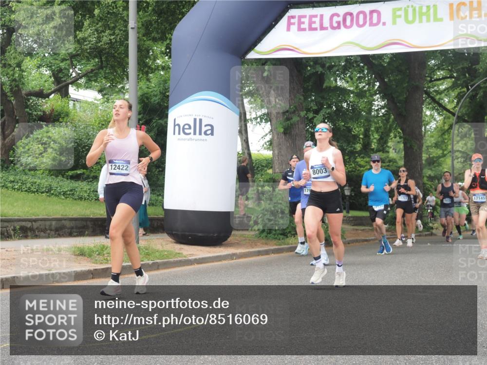 29.06.2025 - hella hamburg halbmarathon KatJ http://msf.ph/oto/8516069 29.06.2025 10:47:14 Zwischen KM18-KM19 5272, 8003 meine-sportfotos.de