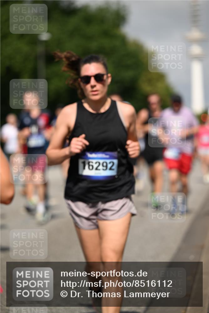 29.06.2025 - hella hamburg halbmarathon Dr. Thomas Lammeyer http://msf.ph/oto/8516112 29.06.2025 10:03:13 Kennedybrücke 1366, 1506, 1715, 1719, 1914, 1972, 2630, 2741, 2911, 4120, 4426, 4467, 4839, 5391, 5457, 5458, 5465, 5492, 5866, 6390, 6399, 6416, 6585, 7129, 7130, 7395, 7833, 7864, 8154, 8509, 8542, 8652, 8772, 9142, 9655, 9884, 9903, 9922, 10266, 10488, 10519, 11041, 11068 meine-sportfotos.de