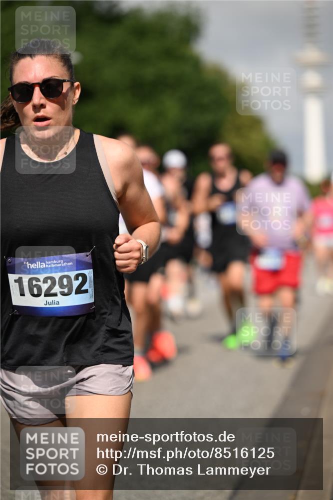29.06.2025 - hella hamburg halbmarathon Dr. Thomas Lammeyer http://msf.ph/oto/8516125 29.06.2025 10:03:14 Kennedybrücke 1319, 1366, 1506, 1715, 1719, 1914, 2630, 2741, 2911, 4120, 4426, 4467, 4837, 4839, 5391, 5457, 5458, 5465, 5866, 6390, 6416, 6585, 7129, 7130, 7395, 7833, 7864, 8154, 8509, 8542, 8652, 8772, 9142, 9655, 9884, 9903, 9922, 10266, 10488, 10519, 11039, 11041, 11068 meine-sportfotos.de