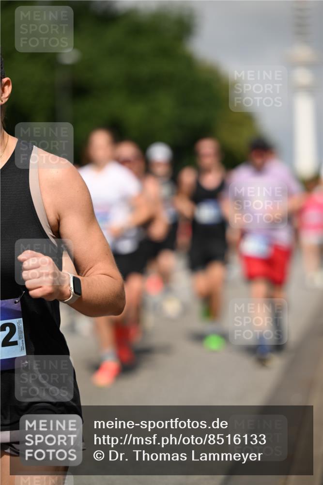 29.06.2025 - hella hamburg halbmarathon Dr. Thomas Lammeyer http://msf.ph/oto/8516133 29.06.2025 10:03:14 Kennedybrücke 1319, 1366, 1506, 1715, 1719, 1914, 2630, 2741, 2911, 4120, 4426, 4467, 4837, 4839, 5391, 5457, 5458, 5465, 5866, 6390, 6416, 6585, 7129, 7130, 7395, 7833, 7864, 8154, 8509, 8542, 8652, 8772, 9142, 9655, 9884, 9903, 9922, 10266, 10488, 10519, 11039, 11041, 11068 meine-sportfotos.de