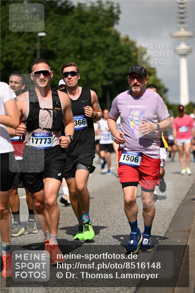 29.06.2025 - hella hamburg halbmarathon Dr. Thomas Lammeyer http://msf.ph/oto/8516148 29.06.2025 10:03:15 Kennedybrücke 1319, 1366, 1506, 1715, 1719, 1914, 2630, 2741, 2911, 4120, 4426, 4467, 4837, 4839, 5391, 5457, 5458, 5465, 5866, 6416, 6585, 7033, 7129, 7130, 7395, 7833, 7864, 8154, 8509, 8542, 8652, 9142, 9655, 9884, 9903, 9922, 10266, 10488, 10519, 11039, 11041, 11068 meine-sportfotos.de
