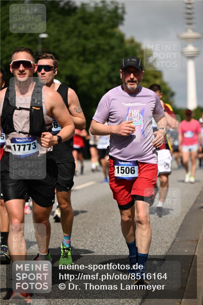 29.06.2025 - hella hamburg halbmarathon Dr. Thomas Lammeyer http://msf.ph/oto/8516164 29.06.2025 10:03:16 Kennedybrücke 1319, 1366, 1506, 1715, 1719, 1914, 2282, 2630, 2741, 2911, 4120, 4426, 4467, 4837, 4839, 5299, 5391, 5457, 5458, 5465, 5866, 6416, 6585, 7033, 7037, 7129, 7130, 7395, 7833, 7864, 8154, 8509, 8542, 8652, 9142, 9655, 9884, 9903, 9922, 10020, 10266, 10488, 10518, 10519, 11039, 11041, 11068 meine-sportfotos.de