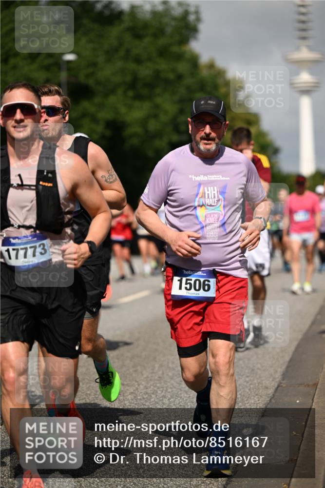 29.06.2025 - hella hamburg halbmarathon Dr. Thomas Lammeyer http://msf.ph/oto/8516167 29.06.2025 10:03:16 Kennedybrücke 1319, 1366, 1506, 1715, 1719, 1914, 2282, 2630, 2741, 2911, 4120, 4426, 4467, 4837, 4839, 5299, 5391, 5457, 5458, 5465, 5866, 6416, 6585, 7033, 7037, 7129, 7130, 7395, 7833, 7864, 8154, 8509, 8542, 8652, 9142, 9655, 9884, 9903, 9922, 10020, 10266, 10488, 10518, 10519, 11039, 11041, 11068 meine-sportfotos.de