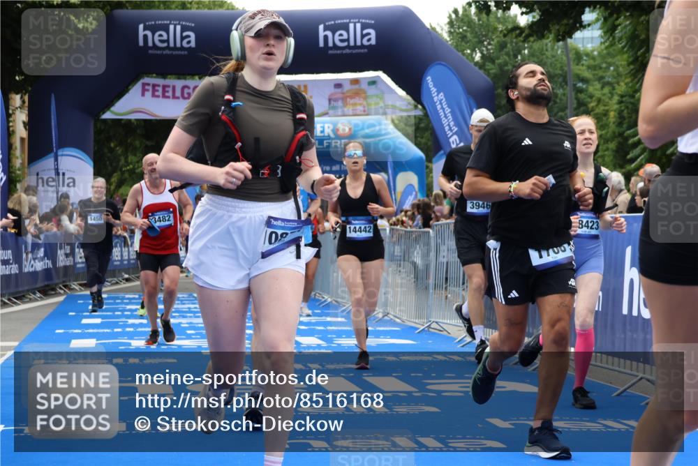 29.06.2025 - hella hamburg halbmarathon Strokosch-Dieckow http://msf.ph/oto/8516168 29.06.2025 11:21:48 Ziel 1598, 1708, 2063, 2436, 3172, 3482, 3946, 6194, 6214, 9196, 10659, 10874, 13093, 13567, 14442, 17994, 18114, 18423 meine-sportfotos.de