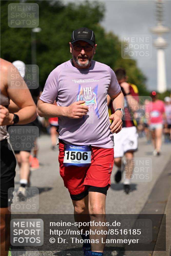 29.06.2025 - hella hamburg halbmarathon Dr. Thomas Lammeyer http://msf.ph/oto/8516185 29.06.2025 10:03:17 Kennedybrücke 1319, 1366, 1506, 1595, 1715, 1719, 1914, 2282, 2630, 2741, 2911, 4120, 4426, 4467, 4837, 4839, 5277, 5299, 5391, 5457, 5458, 5465, 5866, 6416, 6585, 7033, 7037, 7129, 7130, 7395, 7833, 7864, 8509, 8542, 8652, 8929, 9142, 9655, 9884, 9903, 9922, 10020, 10266, 10488, 10518, 10519, 11039, 11041, 11068 meine-sportfotos.de