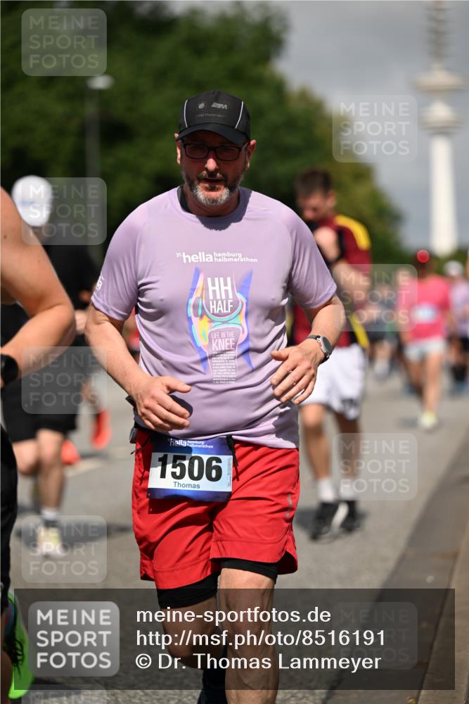 29.06.2025 - hella hamburg halbmarathon Dr. Thomas Lammeyer http://msf.ph/oto/8516191 29.06.2025 10:03:17 Kennedybrücke 1319, 1366, 1506, 1595, 1715, 1719, 1914, 2282, 2630, 2741, 2911, 4120, 4426, 4467, 4837, 4839, 5277, 5299, 5391, 5457, 5458, 5465, 5866, 6416, 6585, 7033, 7037, 7129, 7130, 7395, 7833, 7864, 8509, 8542, 8652, 8929, 9142, 9655, 9884, 9903, 9922, 10020, 10266, 10488, 10518, 10519, 11039, 11041, 11068 meine-sportfotos.de