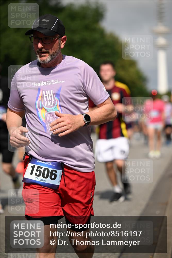 29.06.2025 - hella hamburg halbmarathon Dr. Thomas Lammeyer http://msf.ph/oto/8516197 29.06.2025 10:03:17 Kennedybrücke 1319, 1366, 1506, 1595, 1715, 1719, 1914, 2282, 2630, 2741, 2911, 4120, 4426, 4467, 4837, 4839, 5277, 5299, 5391, 5457, 5458, 5465, 5866, 6416, 6585, 7033, 7037, 7129, 7130, 7395, 7833, 7864, 8509, 8542, 8652, 8929, 9142, 9655, 9884, 9903, 9922, 10020, 10266, 10488, 10518, 10519, 11039, 11041, 11068 meine-sportfotos.de