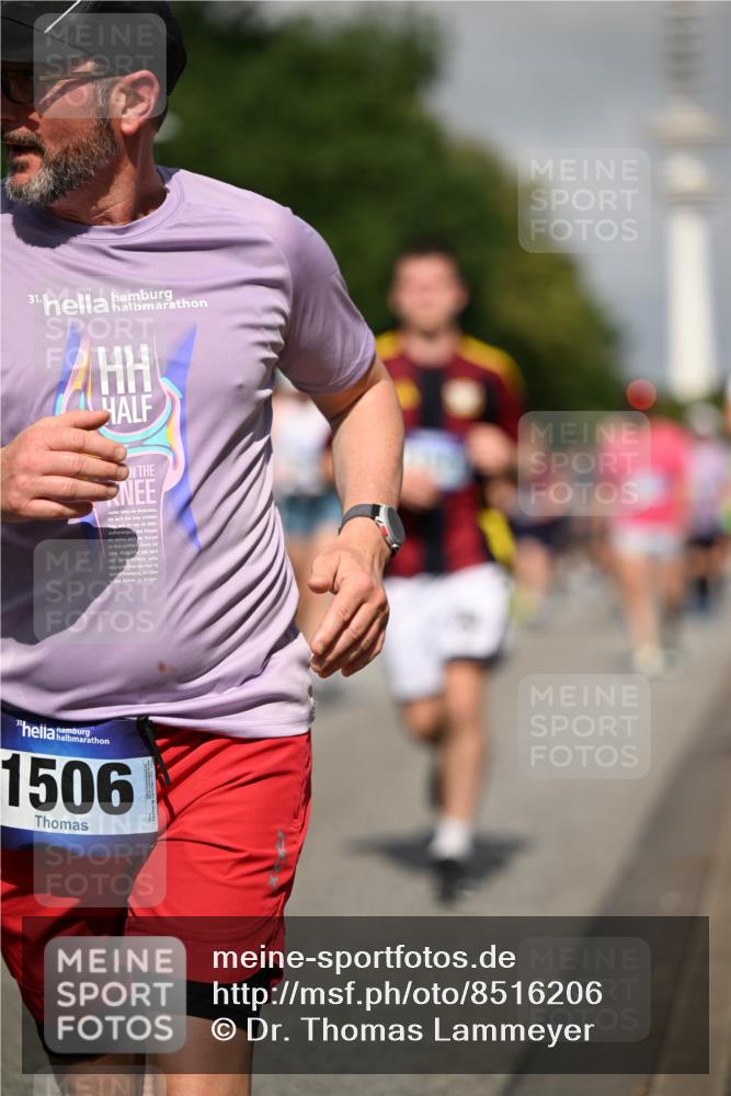 29.06.2025 - hella hamburg halbmarathon Dr. Thomas Lammeyer http://msf.ph/oto/8516206 29.06.2025 10:03:17 Kennedybrücke 1319, 1366, 1506, 1595, 1715, 1719, 1914, 2282, 2630, 2741, 2911, 4120, 4426, 4467, 4837, 4839, 5277, 5299, 5391, 5457, 5458, 5465, 5866, 6416, 6585, 7033, 7037, 7129, 7130, 7395, 7833, 7864, 8509, 8542, 8652, 8929, 9142, 9655, 9884, 9903, 9922, 10020, 10266, 10488, 10518, 10519, 11039, 11041, 11068 meine-sportfotos.de