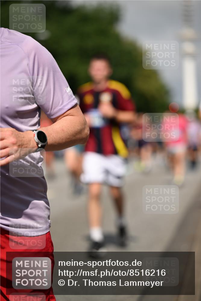 29.06.2025 - hella hamburg halbmarathon Dr. Thomas Lammeyer http://msf.ph/oto/8516216 29.06.2025 10:03:17 Kennedybrücke 1319, 1366, 1506, 1595, 1715, 1719, 1914, 2282, 2630, 2741, 2911, 4120, 4426, 4467, 4837, 4839, 5277, 5299, 5391, 5457, 5458, 5465, 5866, 6416, 6585, 7033, 7037, 7129, 7130, 7395, 7833, 7864, 8509, 8542, 8652, 8929, 9142, 9655, 9884, 9903, 9922, 10020, 10266, 10488, 10518, 10519, 11039, 11041, 11068 meine-sportfotos.de