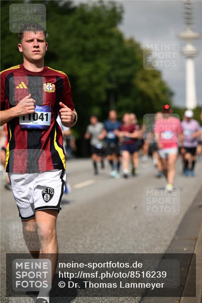 29.06.2025 - hella hamburg halbmarathon Dr. Thomas Lammeyer http://msf.ph/oto/8516239 29.06.2025 10:03:19 Kennedybrücke 1319, 1366, 1506, 1595, 1715, 1719, 1914, 2282, 2364, 2391, 2432, 2630, 2741, 2911, 4120, 4426, 4467, 4837, 4839, 5277, 5299, 5391, 5457, 5458, 5465, 5866, 6416, 7033, 7037, 7129, 7130, 7395, 7833, 8509, 8542, 8652, 8929, 9142, 9488, 9655, 9903, 9907, 9922, 10020, 10266, 10518, 10519, 11039, 11041, 11068 meine-sportfotos.de