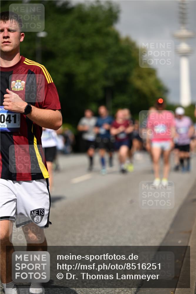 29.06.2025 - hella hamburg halbmarathon Dr. Thomas Lammeyer http://msf.ph/oto/8516251 29.06.2025 10:03:19 Kennedybrücke 1319, 1366, 1506, 1595, 1715, 1719, 1914, 2282, 2364, 2391, 2432, 2630, 2741, 2911, 4120, 4426, 4467, 4837, 4839, 5277, 5299, 5391, 5457, 5458, 5465, 5866, 6416, 7033, 7037, 7129, 7130, 7395, 7833, 8509, 8542, 8652, 8929, 9142, 9488, 9655, 9903, 9907, 9922, 10020, 10266, 10518, 10519, 11039, 11041, 11068 meine-sportfotos.de