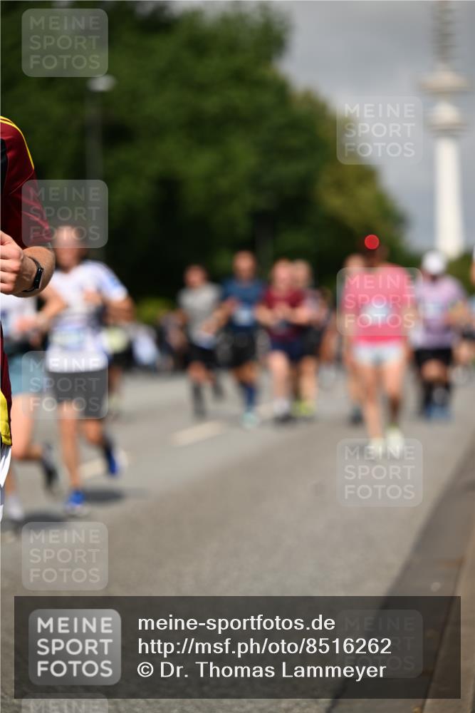 29.06.2025 - hella hamburg halbmarathon Dr. Thomas Lammeyer http://msf.ph/oto/8516262 29.06.2025 10:03:19 Kennedybrücke 1319, 1366, 1506, 1595, 1715, 1719, 1914, 2282, 2364, 2391, 2432, 2630, 2741, 2911, 4120, 4426, 4467, 4837, 4839, 5277, 5299, 5391, 5457, 5458, 5465, 5866, 6416, 7033, 7037, 7129, 7130, 7395, 7833, 8509, 8542, 8652, 8929, 9142, 9488, 9655, 9903, 9907, 9922, 10020, 10266, 10518, 10519, 11039, 11041, 11068 meine-sportfotos.de
