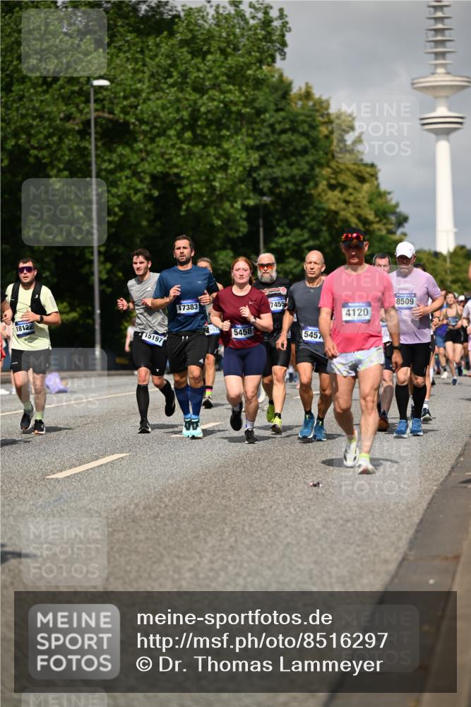29.06.2025 - hella hamburg halbmarathon Dr. Thomas Lammeyer http://msf.ph/oto/8516297 29.06.2025 10:03:21 Kennedybrücke 1319, 1366, 1506, 1595, 1715, 1719, 1914, 2282, 2364, 2391, 2432, 2630, 2741, 2911, 4120, 4426, 4467, 4837, 5277, 5299, 5391, 5457, 5458, 5465, 5866, 6416, 7033, 7037, 7129, 7130, 7395, 7833, 8509, 8542, 8652, 8929, 9142, 9488, 9655, 9903, 9907, 9922, 10020, 10518, 10519, 11039, 11041, 11068 meine-sportfotos.de