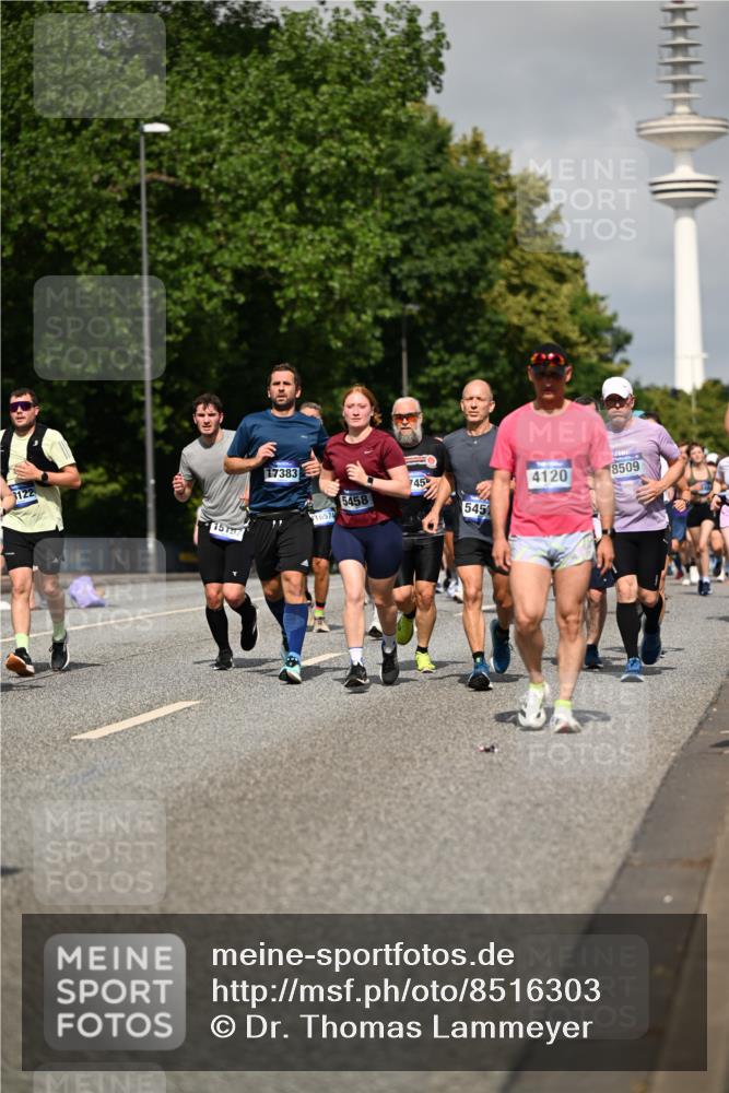 29.06.2025 - hella hamburg halbmarathon Dr. Thomas Lammeyer http://msf.ph/oto/8516303 29.06.2025 10:03:21 Kennedybrücke 1319, 1366, 1506, 1595, 1715, 1719, 1914, 2282, 2364, 2391, 2432, 2630, 2741, 2911, 4120, 4426, 4467, 4837, 5277, 5299, 5391, 5457, 5458, 5465, 5866, 6416, 7033, 7037, 7129, 7130, 7395, 7833, 8509, 8542, 8652, 8929, 9142, 9488, 9655, 9903, 9907, 9922, 10020, 10518, 10519, 11039, 11041, 11068 meine-sportfotos.de