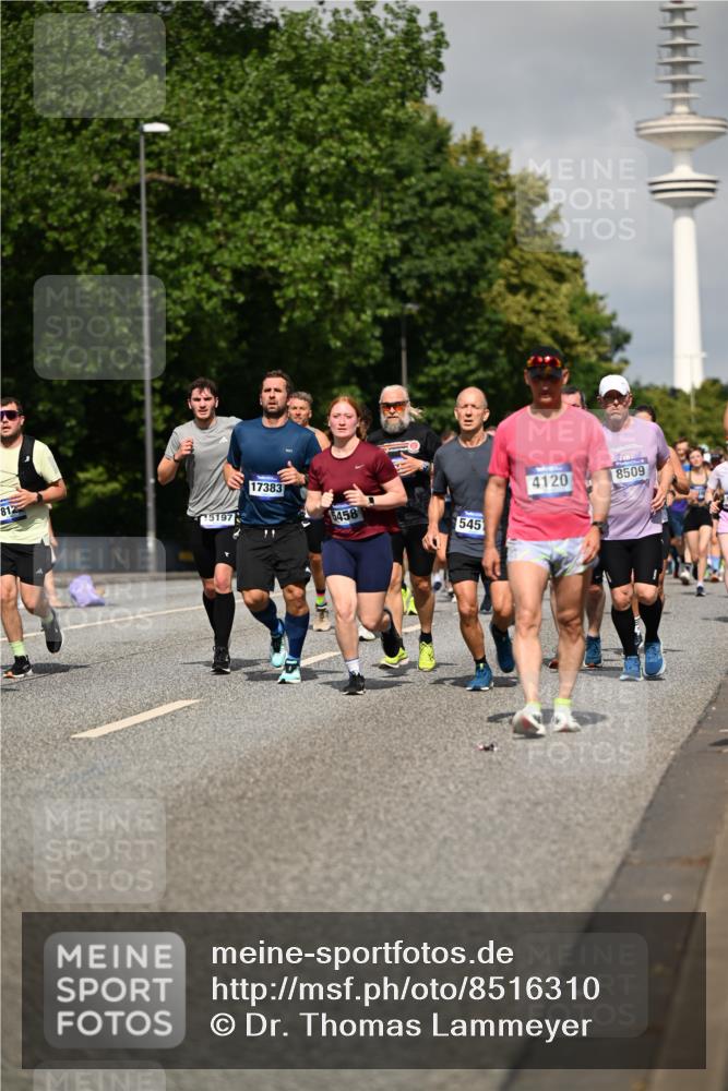 29.06.2025 - hella hamburg halbmarathon Dr. Thomas Lammeyer http://msf.ph/oto/8516310 29.06.2025 10:03:21 Kennedybrücke 1319, 1366, 1506, 1595, 1715, 1719, 1914, 2282, 2364, 2391, 2432, 2630, 2741, 2911, 4120, 4426, 4467, 4837, 5277, 5299, 5391, 5457, 5458, 5465, 5866, 6416, 7033, 7037, 7129, 7130, 7395, 7833, 8509, 8542, 8652, 8929, 9142, 9488, 9655, 9903, 9907, 9922, 10020, 10518, 10519, 11039, 11041, 11068 meine-sportfotos.de