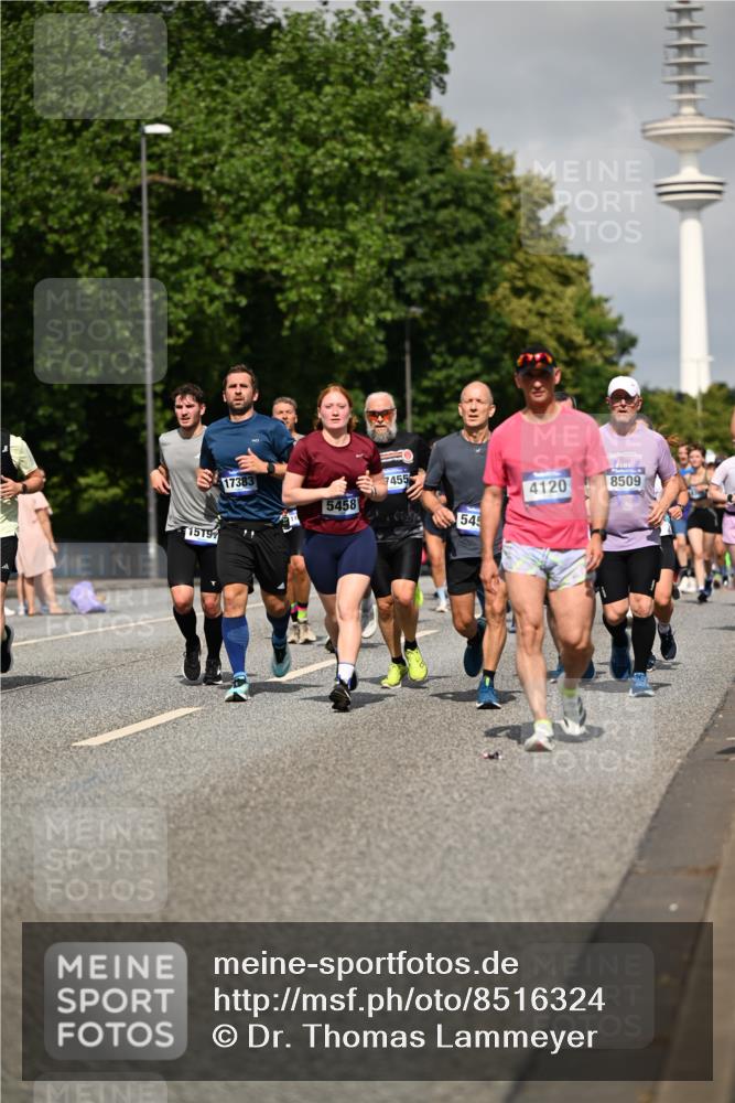 29.06.2025 - hella hamburg halbmarathon Dr. Thomas Lammeyer http://msf.ph/oto/8516324 29.06.2025 10:03:21 Kennedybrücke 1319, 1366, 1506, 1595, 1715, 1719, 1914, 2282, 2364, 2391, 2432, 2630, 2741, 2911, 4120, 4426, 4467, 4837, 5277, 5299, 5391, 5457, 5458, 5465, 5866, 6416, 7033, 7037, 7129, 7130, 7395, 7833, 8509, 8542, 8652, 8929, 9142, 9488, 9655, 9903, 9907, 9922, 10020, 10518, 10519, 11039, 11041, 11068 meine-sportfotos.de