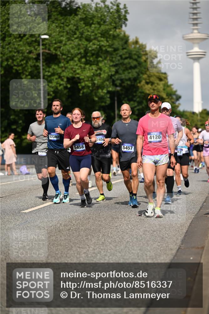 29.06.2025 - hella hamburg halbmarathon Dr. Thomas Lammeyer http://msf.ph/oto/8516337 29.06.2025 10:03:22 Kennedybrücke 1319, 1366, 1506, 1595, 1715, 1719, 1914, 2282, 2364, 2391, 2432, 2630, 2741, 2911, 3668, 4120, 4426, 4467, 4837, 5277, 5299, 5391, 5457, 5458, 5465, 5866, 6416, 7033, 7037, 7129, 7130, 7395, 7833, 8509, 8542, 8652, 8929, 9142, 9488, 9655, 9903, 9907, 9922, 9984, 10020, 10518, 10519, 11039, 11041, 11068 meine-sportfotos.de