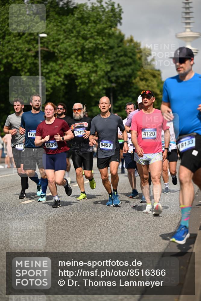 29.06.2025 - hella hamburg halbmarathon Dr. Thomas Lammeyer http://msf.ph/oto/8516366 29.06.2025 10:03:22 Kennedybrücke 1319, 1366, 1506, 1595, 1715, 1719, 1914, 2282, 2364, 2391, 2432, 2630, 2741, 2911, 3668, 4120, 4426, 4467, 4837, 5277, 5299, 5391, 5457, 5458, 5465, 5866, 6416, 7033, 7037, 7129, 7130, 7395, 7833, 8509, 8542, 8652, 8929, 9142, 9488, 9655, 9903, 9907, 9922, 9984, 10020, 10518, 10519, 11039, 11041, 11068 meine-sportfotos.de