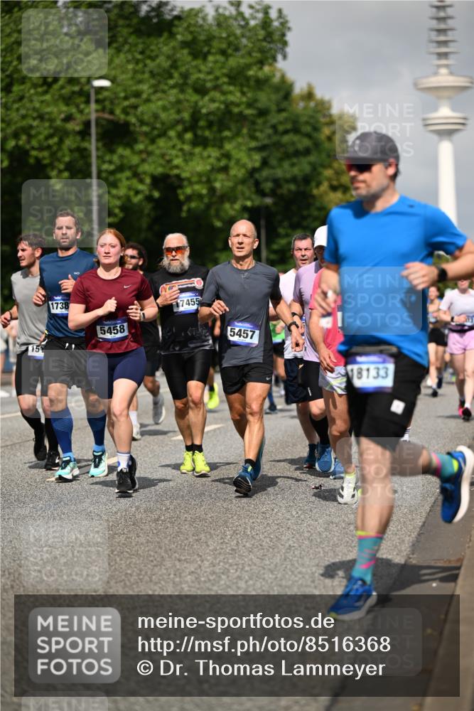 29.06.2025 - hella hamburg halbmarathon Dr. Thomas Lammeyer http://msf.ph/oto/8516368 29.06.2025 10:03:23 Kennedybrücke 1319, 1366, 1506, 1595, 1715, 1719, 1914, 2282, 2364, 2391, 2432, 2630, 2741, 2911, 3668, 4120, 4426, 4467, 4837, 5277, 5299, 5457, 5458, 5465, 5866, 6416, 7033, 7037, 7129, 7130, 7395, 7833, 8509, 8542, 8652, 8929, 9142, 9488, 9655, 9903, 9907, 9922, 9984, 10020, 10518, 10519, 11039, 11041 meine-sportfotos.de