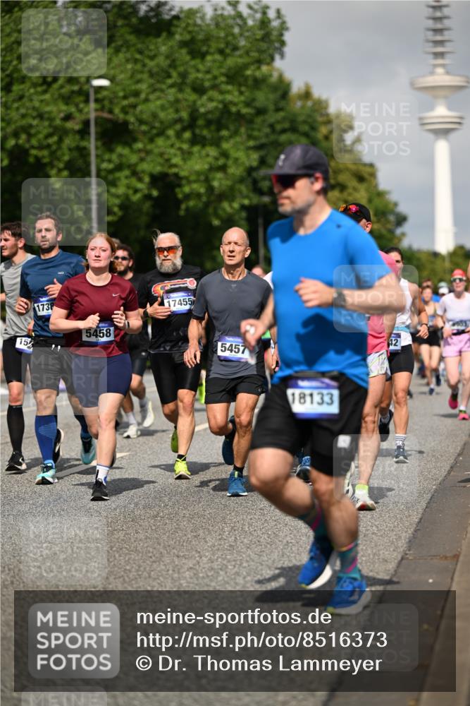 29.06.2025 - hella hamburg halbmarathon Dr. Thomas Lammeyer http://msf.ph/oto/8516373 29.06.2025 10:03:23 Kennedybrücke 1319, 1366, 1506, 1595, 1715, 1719, 1914, 2282, 2364, 2391, 2432, 2630, 2741, 2911, 3668, 4120, 4426, 4467, 4837, 5277, 5299, 5457, 5458, 5465, 5866, 6416, 7033, 7037, 7129, 7130, 7395, 7833, 8509, 8542, 8652, 8929, 9142, 9488, 9655, 9903, 9907, 9922, 9984, 10020, 10518, 10519, 11039, 11041 meine-sportfotos.de