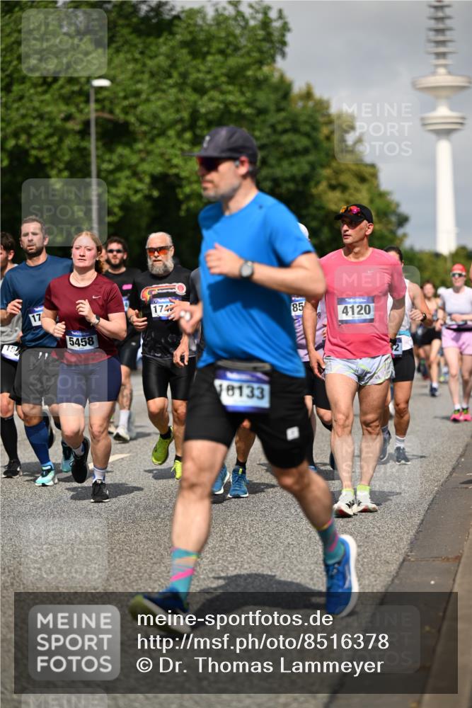 29.06.2025 - hella hamburg halbmarathon Dr. Thomas Lammeyer http://msf.ph/oto/8516378 29.06.2025 10:03:23 Kennedybrücke 1319, 1366, 1506, 1595, 1715, 1719, 1914, 2282, 2364, 2391, 2432, 2630, 2741, 2911, 3668, 4120, 4426, 4467, 4837, 5277, 5299, 5457, 5458, 5465, 5866, 6416, 7033, 7037, 7129, 7130, 7395, 7833, 8509, 8542, 8652, 8929, 9142, 9488, 9655, 9903, 9907, 9922, 9984, 10020, 10518, 10519, 11039, 11041 meine-sportfotos.de