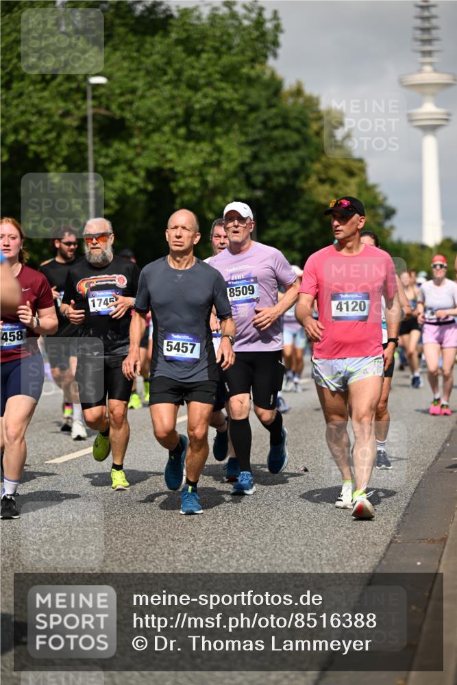 29.06.2025 - hella hamburg halbmarathon Dr. Thomas Lammeyer http://msf.ph/oto/8516388 29.06.2025 10:03:23 Kennedybrücke 1319, 1366, 1506, 1595, 1715, 1719, 1914, 2282, 2364, 2391, 2432, 2630, 2741, 2911, 3668, 4120, 4426, 4467, 4837, 5277, 5299, 5457, 5458, 5465, 5866, 6416, 7033, 7037, 7129, 7130, 7395, 7833, 8509, 8542, 8652, 8929, 9142, 9488, 9655, 9903, 9907, 9922, 9984, 10020, 10518, 10519, 11039, 11041 meine-sportfotos.de